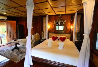 Viang Yonok Hotel, Restaurant, Sports Club has Balcony rooms