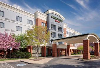 Courtyard by Marriott Pittsburgh West Homestead/Waterfront has Balcony rooms