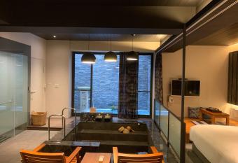             Villa          has Balcony rooms