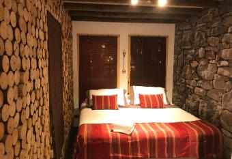 Hotel Manada del Desierto allows 18 year olds to book a room