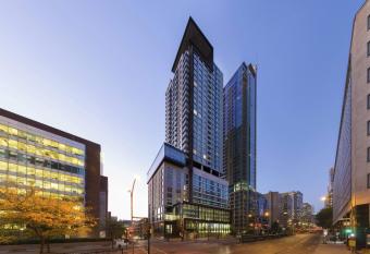 AC Hotel by Marriott Montreal Downtown allows 18 year olds to book a room