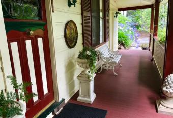 The Chalet Guesthouse And Studio allows 18 year olds to book a room