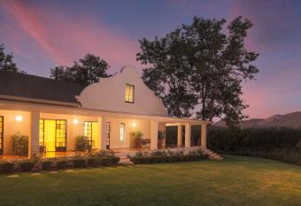 Elgin Country Lodge allows 18 year olds to book a room