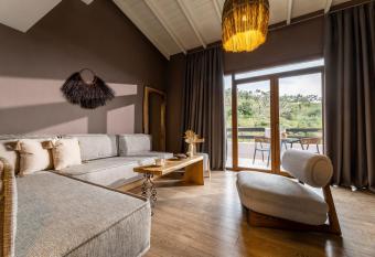 Skiathos Avaton Suites & Villas, Philian Hotels and Resorts has rooms with a private hot tub