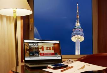 Sejong Hotel Seoul Myeongdong has rooms with a private hot tub