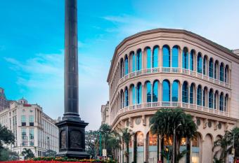 Rodas An Ecotel Hotel allows 18 year olds to book a room