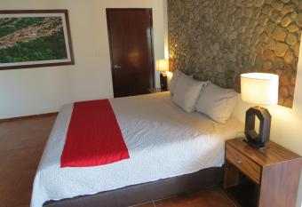 Los Suspiros Hotel Boutique by Rotamundos allows 18 year olds to book a room