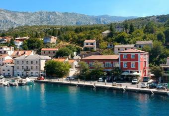 Lux Hotel Pansion has Balcony rooms