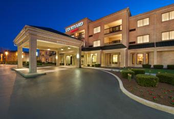 Courtyard by Marriott Mishawaka-University Area has Balcony rooms