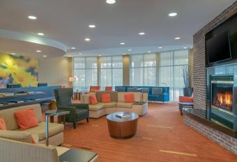 Courtyard by Marriott Salisbury has Balcony rooms