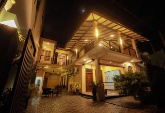 D Plus B&B Negombo has Balcony rooms