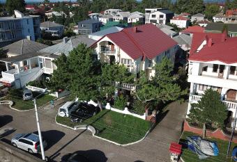 Festina Lente has Balcony rooms
