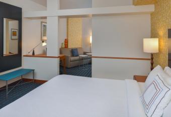 Fairfield Inn & Suites by Marriott Santa Maria allows 18 year olds to book a room