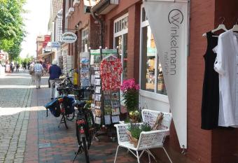 Ferienwohnung Brunnenstrasse allows 18 year olds to book a room