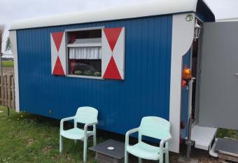 B&B boerderij rust, in pipowagens! has Balcony rooms