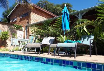 Vivian s Cottage has Balcony rooms