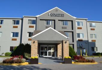 Country Inn and Suites by Radisson Fairview Height allows 18 year olds to book a room