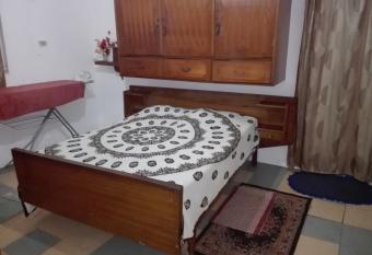 Maison Au pied du Volcan allows 18 year olds to book a room