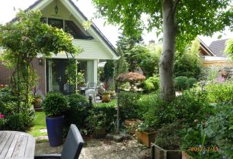 Wiersse 68 has Balcony rooms