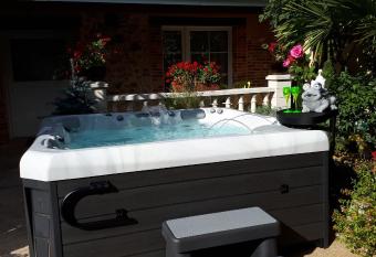 La CRAPOUNETTE allows 18 year olds to book a room