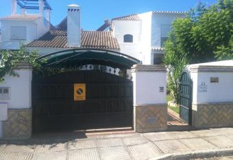 Las Nieves allows 18 year olds to book a room