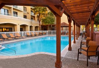 Courtyard by Marriott Sandestin at Grand Boulevard has Balcony rooms