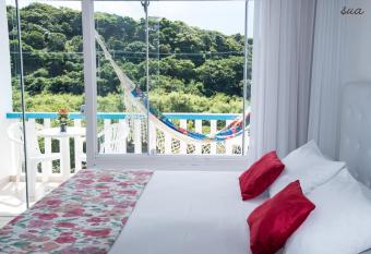 Hotel Miratlantico B  zios has rooms with a private hot tub