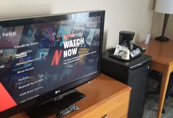 Fairfield Inn & Suites by Marriott Sudbury has rooms with a private hot tub