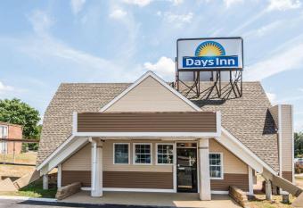 Vernon Motel has Smoking/Balcony rooms