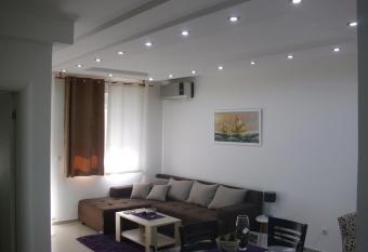 Gavra bar Apartment Lux has Smoking/Balcony rooms