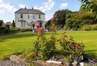 Mount Pleasant Country House allows 18 year olds to book a room