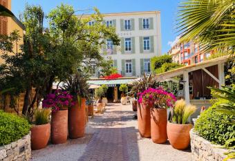 H  tel De Londres allows 18 year olds to book a room