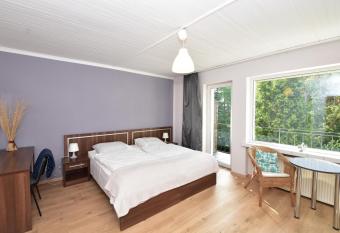 Zielone Pokoje allows 18 year olds to book a room