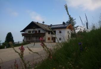 Gasthof Schmiederalm allows 18 year olds to book a room
