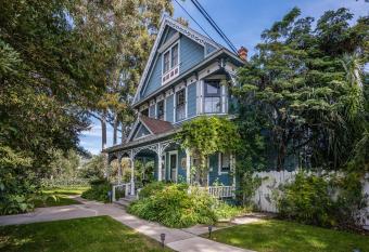 Kaleidoscope Inn & Gardens allows 18 year olds to book a room