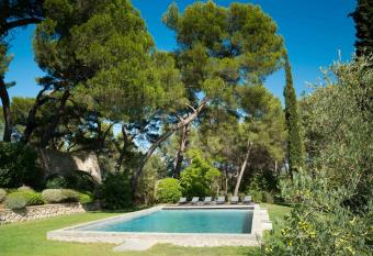 Domaine de Saint Clair allows 18 year olds to book a room