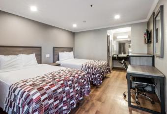 Econo Lodge has Smoking rooms