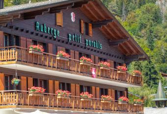 Petit Paradis has Balcony rooms