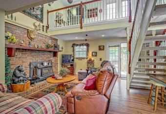 Bearadise has Balcony rooms