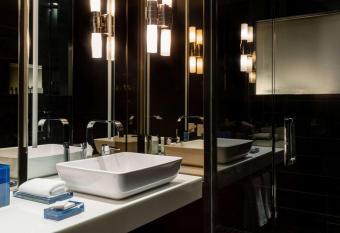 Hyatt Centric Wall Street has rooms with a private hot tub