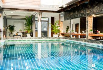 Billabong Hotel and Cafe allows 18 year olds to book a room