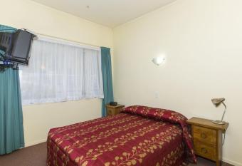 Fernhill Motor Lodge allows 18 year olds to book a room