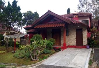 Zevannya Villa Melati Kota Bunga has Balcony rooms