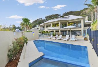 Barrenjoey at Iluka Resort Apartments has Balcony rooms