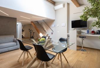 Mir  Italy Apartments allows 18 year olds to book a room