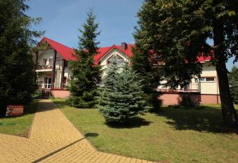 Hotel Nad Mrog   allows 18 year olds to book a room