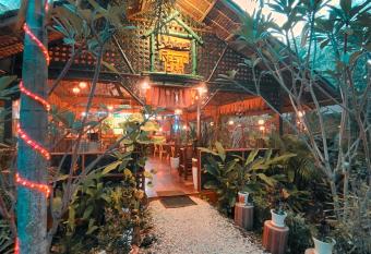 Adrianas Place Hostel allows 18 year olds to book a room