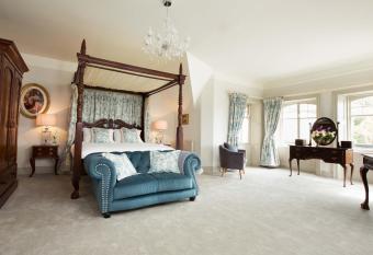 Kilcoran Lodge Hotel & Leisure Centre allows 18 year olds to book a room