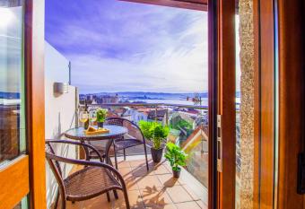 Casa do Outeiro allows 18 year olds to book a room