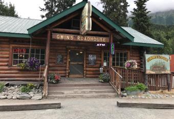 Gwin's Lodge & Roadhouse has Balcony rooms